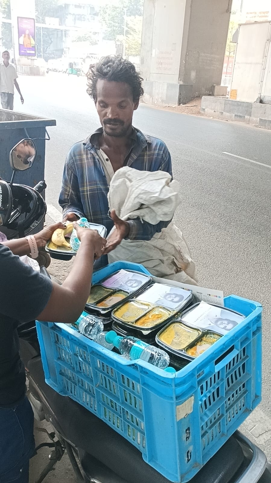 Volunteers distributing aid